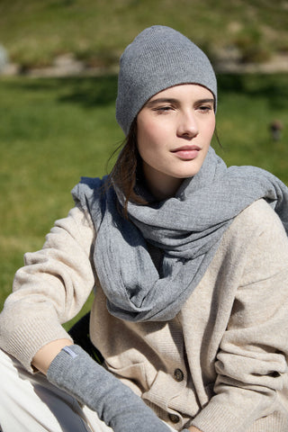 Abella - Elegante Sciarpa in Puro Cashmere con Frange Grigia