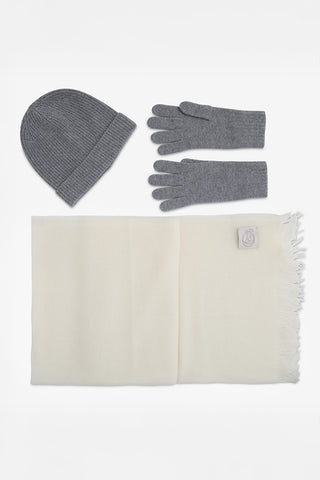 Luce d’Inverno – Abella sciarpa in Cashmere Bianco e Set Lilith in Grigio