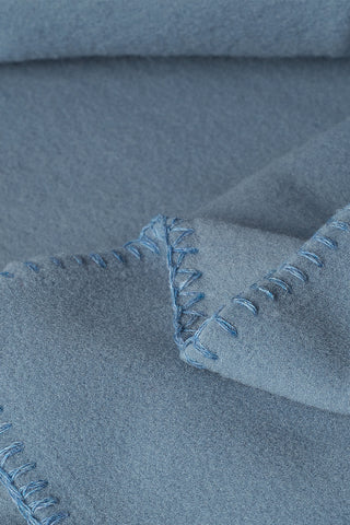 Neda Calda Coperta in Pile Azzurro Polvere
