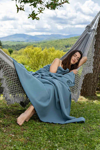 Neda - Caldo Plaid in Pile di Microfibra Azzurro Polvere