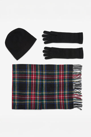 Tartan & Cashmere – L’Eleganza del Nero e del Rosso