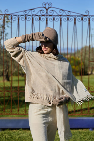 Abella - Elegante Sciarpa in Puro Cashmere con Frange Beige