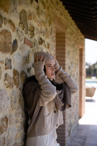 Amon -  Morbido Cappello a Cuffia in Lana e Cashmere Beige