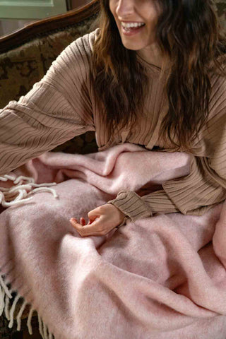 Beba - Plaid Leggero in Baby Alpaca e Lana Garzata Rosa