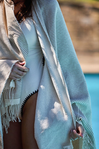 Georgina - Telo Mare Leggero in Misto Cotone con Frange Bouclé Beige