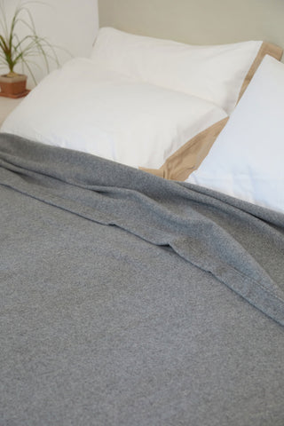 Istinto - Elegante Coperta in Puro Cashmere Grigio