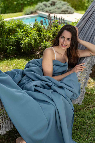 Neda - Caldo Plaid in Pile di Microfibra Azzurro Polvere