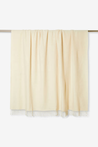 Pira - Warm Throw in Merino Wool and Cashmere with White Fringes