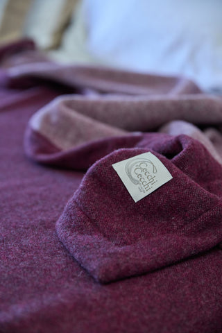 Rania - Elegante Coperta Double Face in Pura Lana Merinos Bordeaux