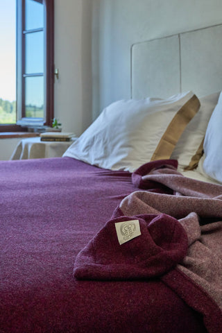 Rania - Elegante Coperta Double Face in Pura Lana Merinos Bordeaux