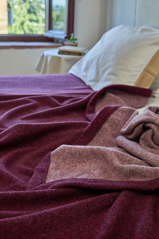 Rania - Elegante Coperta Double Face in Pura Lana Merinos Bordeaux