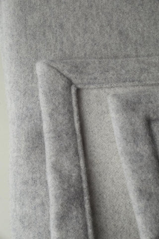 Rania - Elegante Coperta Morbida in Pura Lana Merinos Perla