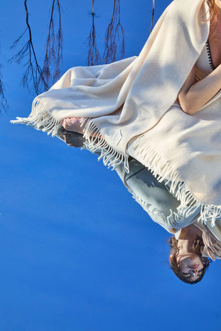 Saser - Raffinato Plaid in Puro Cashmere con Frange Bianco