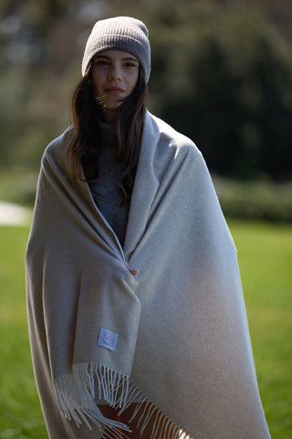 Saser - Raffinato Plaid in Puro Cashmere con Frange Pietra