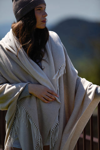Saser - Raffinato Plaid in Puro Cashmere con Frange Pietra