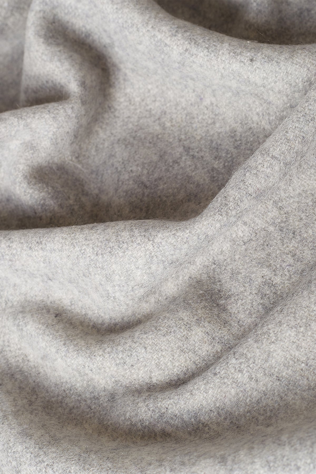 Saser Refined Pure Cashmere Throw with Pearl Fringes