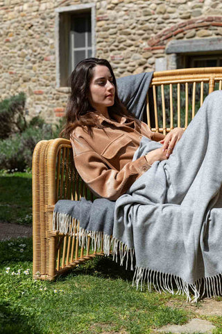 Saser Plaid in Cashmere Pietra Perla