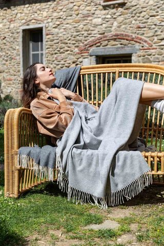 Saser Plaid in Cashmere Pietra Perla