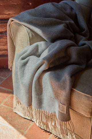 Sienna - Plaid in Pura Lana Vergine Disegno Geometrico Grigio